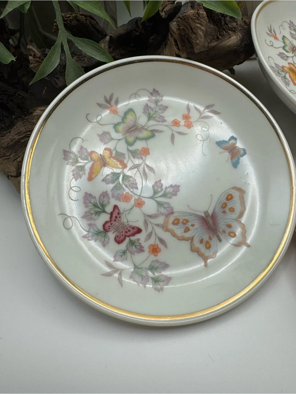 Avon “Butterfly Fantasy” porcelain plates & soap set, circa 1979 in original box